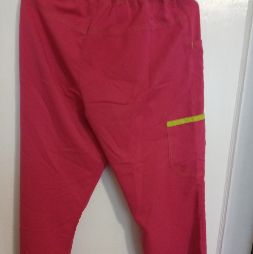 Scrubs - Picture 2 of 2